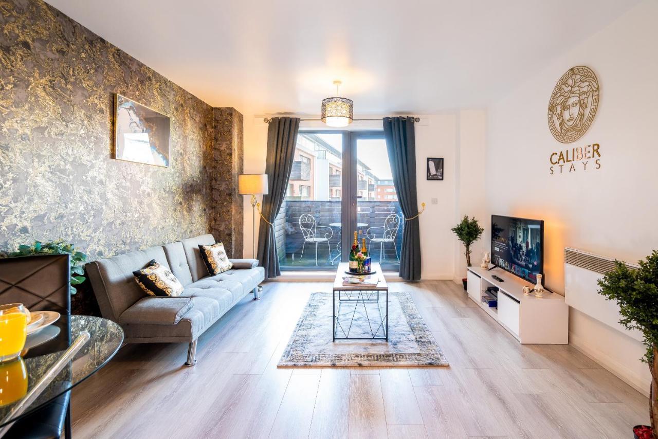 Caliber Stays Birmingham Bliss - Medusa Suite Apartments - Central 2-Bed Retreat - City Attractions, Sleeps 4, Free Netflix, Nearby Parking & Close Proximity - Bullring, Grand Central, The Cube - 5 Minutes Walk Exterior photo