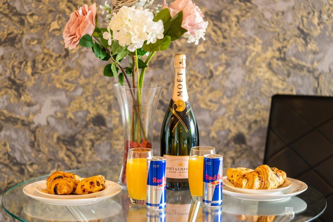 Caliber Stays Birmingham Bliss - Medusa Suite Apartments - Central 2-Bed Retreat - City Attractions, Sleeps 4, Free Netflix, Nearby Parking & Close Proximity - Bullring, Grand Central, The Cube - 5 Minutes Walk Exterior photo