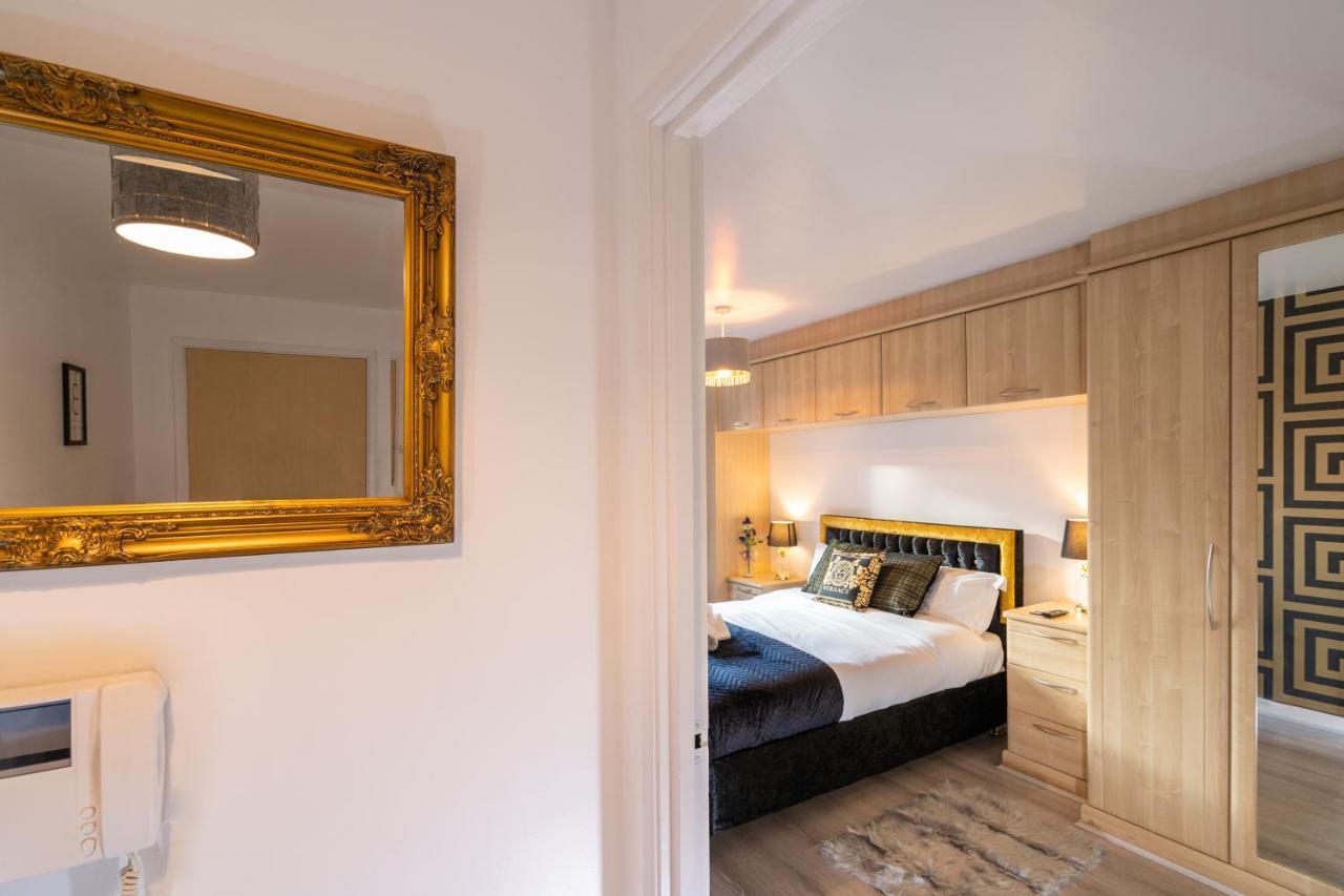 Caliber Stays Birmingham Bliss - Medusa Suite Apartments - Central 2-Bed Retreat - City Attractions, Sleeps 4, Free Netflix, Nearby Parking & Close Proximity - Bullring, Grand Central, The Cube - 5 Minutes Walk Exterior photo